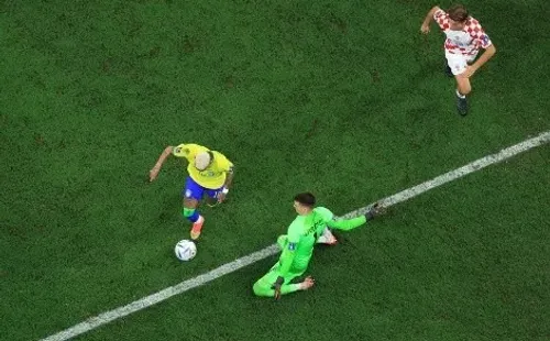 Otra toma de la gambeta de Neymar al muro Livakovic. (Getty Images 2022).