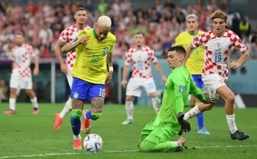 Neymar elude a Dominik Livakovic antes de clavar la pelota en el ángulo. (Getty Images 2022).