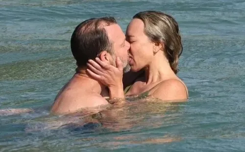 Tony Collette se separa: Fotos muestran a esposo besando a otra mujer. (Foto: The Daily Mail)
