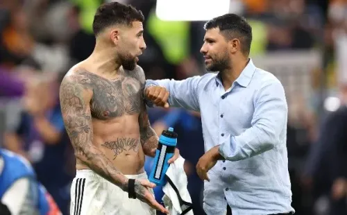 Sergio Agüero también celebró con Nicolás Otamendi, quien fue su compañero en el Manchester City. (Getty Images 2022).