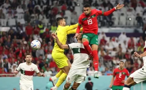 El balón cabeceado por En-Nesyri va derecho al arco de Portugal. (Getty Images 2022).