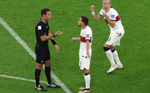 Pepe enojado, eliminado y fracturado tras el partido de Portugal contra Marruecos en Qatar 2022.
