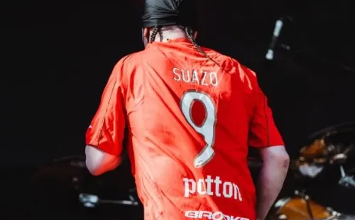 La camiseta especial que usó Mike Patton en el Monumental (Foto: Guille Salazar)