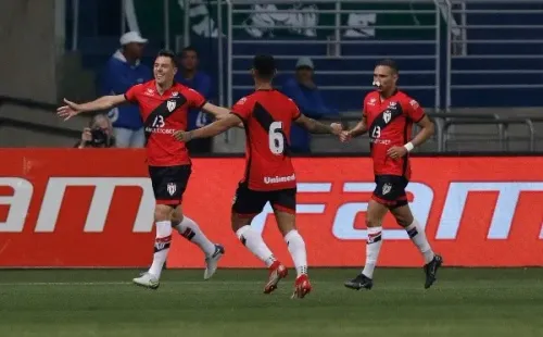 Churín celebra uno de sus goles en Atlético Goianiense este 2022 (Getty)