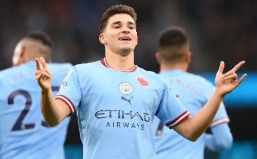 Pese a no ser el titular, Álvarez se las ha arreglado para anotar siete goles en 20 partidos con el Manchester City. | Foto: Getty Images.