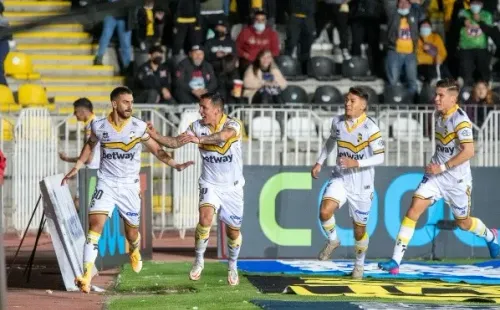 Nicolás Gauna celebra el único gol que convirtió en Coquimbo Unido. (Agencia Uno).