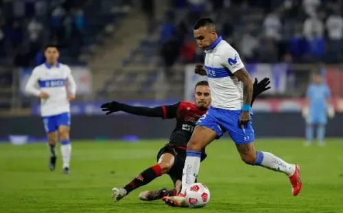 Leiva marcado por Federico Mateos cuando estaba en Ñublense.