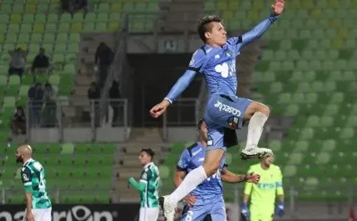 Cristián Insaurralde festeja uno de los goles que convirtió en O’Higgins de Rancagua. (Agencia Uno).