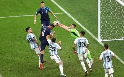 Emiliano Martínez está cerca de ser el arquero campeón del mundo con Argentina (Getty)