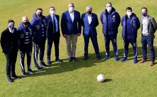 Francis Cagigao cuando fue oficializado por Pablo Milad en su cargo de director deportivo de las selecciones nacionales. (Carlos Parra | Comunicaciones ANFP).
