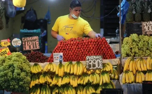 El plátano es el alimento que más aumentó su valor en noviembre, con un alza del 21,1%. (Agencia Uno)