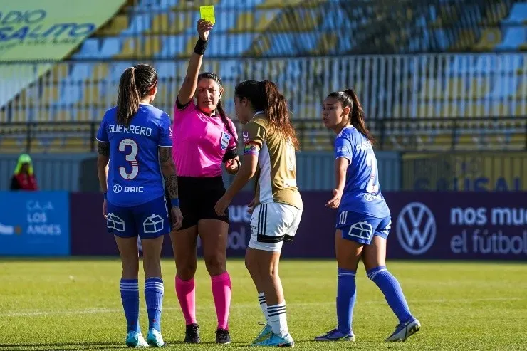 Árbitra de la final del fútbol femenino entre Universidad de Chile y Colo Colo