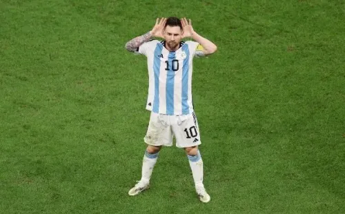 A lo Topo Gigio celebró Messi frente a Van Gaal. (Foto: Getty)