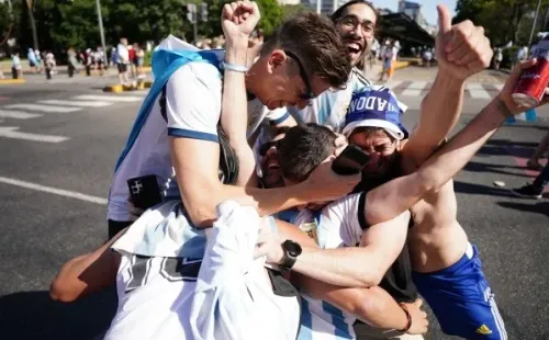 Los hinchas argentinos celebran el título del mundo (Getty)