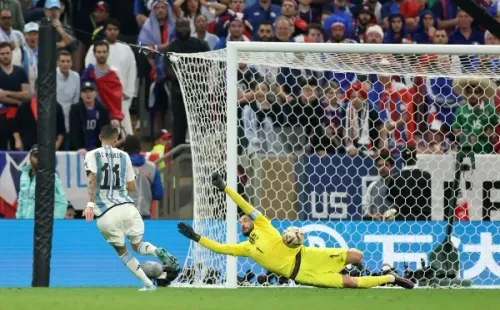 Una toma del golazo de Ángel di María a Francia en la final de Qatar 2022. (Getty Images).