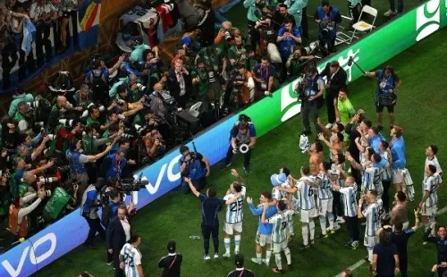 Argentina celebra luego de ganar la tanda de penales a Francia y consagrarse como campeón de Qatar 2022. (Getty Images).