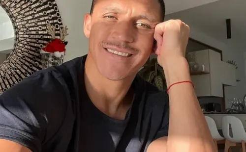 Alexis y el look con bigote con el que revolucionó su Instagram