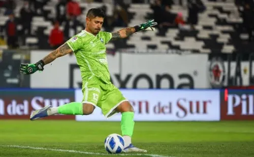 Diego Sánchez en acción por Deportes Antofagasta ante Colo Colo. (Agencia Uno).