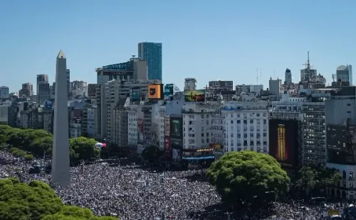 El Obelisco y la Avenida 9 de Julio está completamente repleta de hinchas argentinos. | Foto: Getty Images.