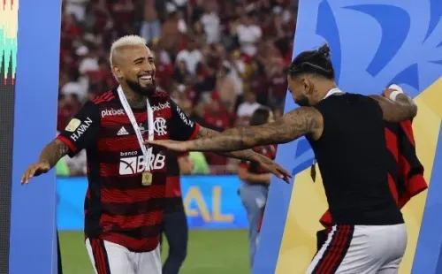 Vidal junto a Gabigol, emblemas del Flamengo