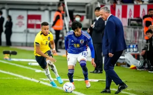 Byron CASTILLO of Ecuador, Kaoru MITOMA of Japan and Gustavo ALFARO Head Coach of Ecuador during the International Friendly match between Ecuador and Japan at Esprit-Arena on September 27, 2022 in Duesseldorf, Germany. (Photo by Hugo Pfeiffer/Icon Sport via Getty Images)