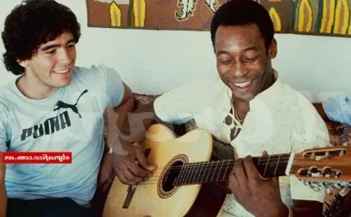 La producción de la revista El Gráfico hizo que Maradona conociera a Pelé en 1979, en la mismísima casa de O Rei en Río de Janeiro. La cara de Diego lo dice todo. Es que estaba al frente de su ídolo. | Foto: El Gráfico.