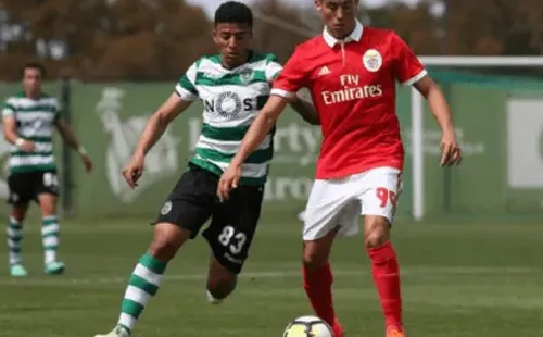Simón Ramírez en acción por el Benfica B. (Getty Images).