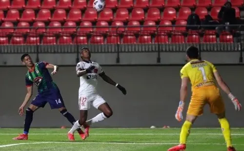 Simón Ramírez en acción por Unión La Calera en la Copa Sudamericana. (Agencia Uno).