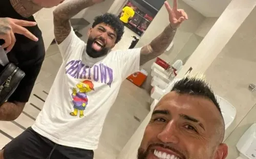 La foto de Vidal junto a sus compañeros de Flamengo (Instagram)