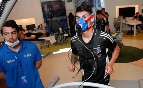 Wiemberg fue parte del grupo de jugadores de Colo Colo que dijo presente durante esta mañana en la Clínica MEDS. | Foto: Colo Colo.