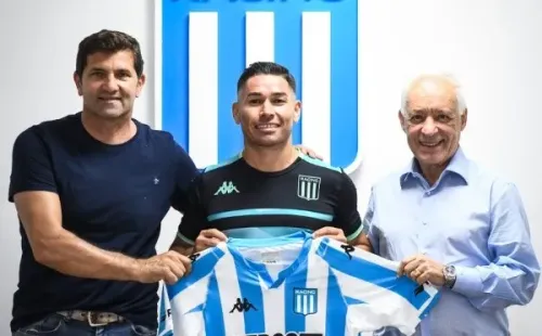 Opazo junto al Mago Capria y Víctor Blanco, dirigentes de Racing