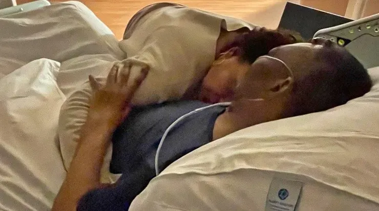 Pelé acompañado de su familia en Sao Paulo.