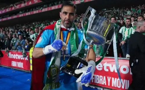 Claudio Bravo fue protagonista en el título del Betis en la Copa del Rey 2021-22. | Foto: Getty Images.