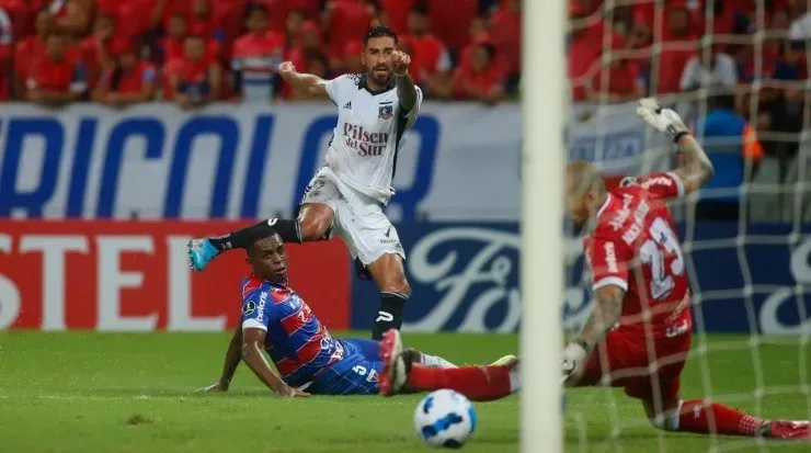 A Lucero vienen a buscarlo desde el fútbol brasileño. | Foto: Colo Colo.