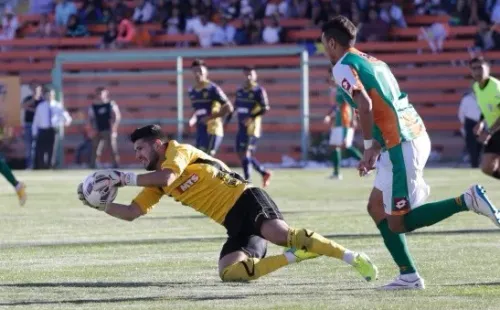 Álvaro Salazar ya jugó por A.C. Barnechea. Fue cuando los Huaicocheros estuvieron en la primera división chilena. (Agencia Uno).