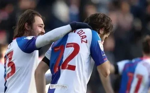 Dack saluda a Brereton después de su asistencia ante Cardiff (Getty)