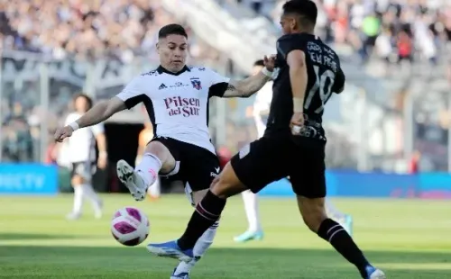 De la Fuente cometió un penal ante Colo Colo en el Monumental (Agencia Uno)