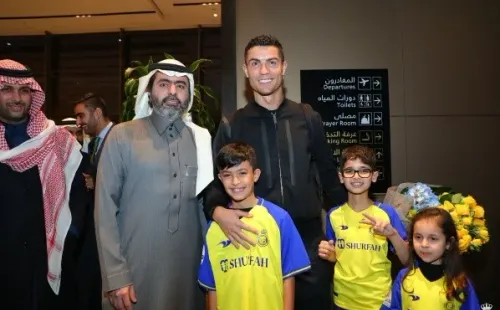Cristiano Ronaldo se fotografió con los presentes y ya vive sus primeras horas como jugador del Al Nassr. Foto: Comunicaciones Al Nassr.