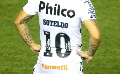Yeferson Soteldo será quien lleve la 10 del Santos tras la muerte de Pelé. Foto: Getty Images