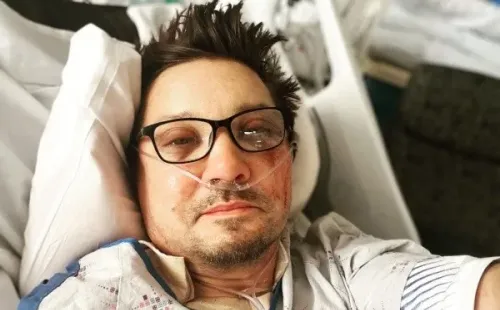Jeremy Renner comparte impactante foto hospitalizado.(Foto: Instagram)