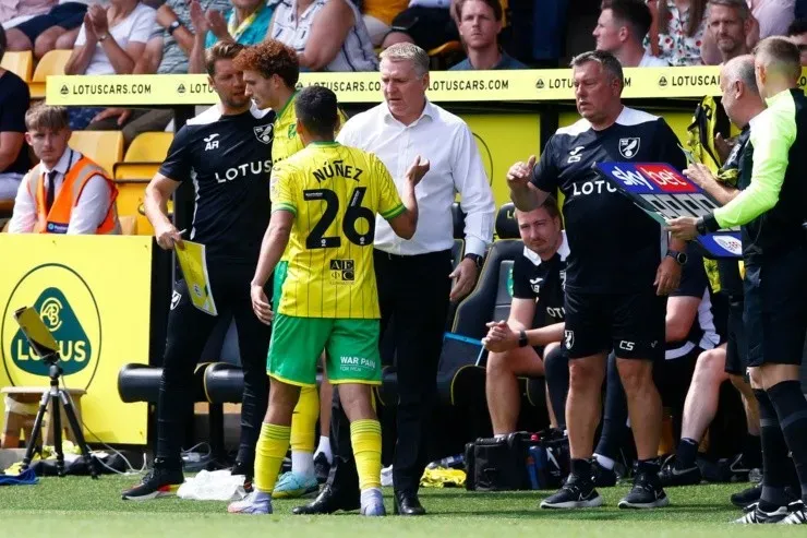 Marcelino Núñez y Dean Smith del Norwich