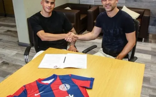 Ibacache en su firma con San Lorenzo