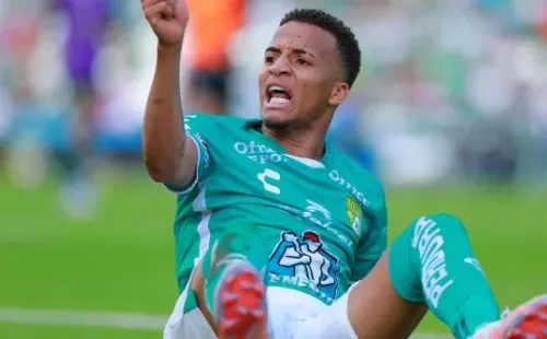 LEON, MEXICO - AGOSTO 13: Byron Castillo () del Leon en lamento durante el juego de la jornada 8 del Torneo Apertura 2022 de la Liga BBVA MX en el Estadio Nou Camp el 13 de Agosto de 2022 en Leon, Mexico. (Foto: Cesar Gomez/JAM MEDIA)