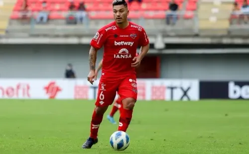 Lolo Reyes se debate entre Ñublense y Universidad de Chile. | Foto: Agencia Uno