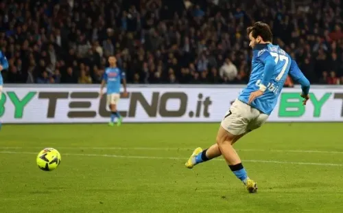 El remate que terminó en gol del georgiano Khvicha Kvaratskhelia (Getty Images 2023).