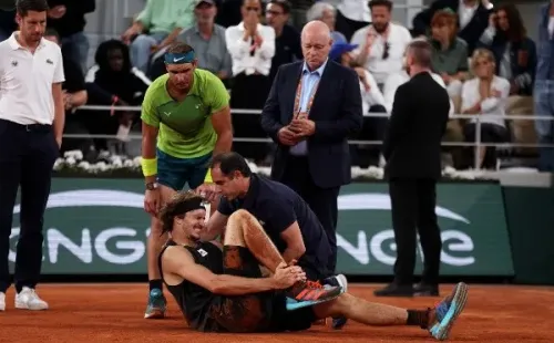El 3 de junio de 2022 fue el último partido de Zverev, donde abandonó la semifinal de Roland Garros por una lesión y Rafa Nadal pasó a la final, para después ganar el título ante Casper Ruud. | Foto: Getty