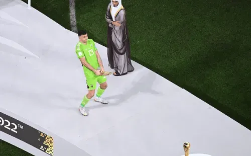 Dibu Martínez Guante de Oro