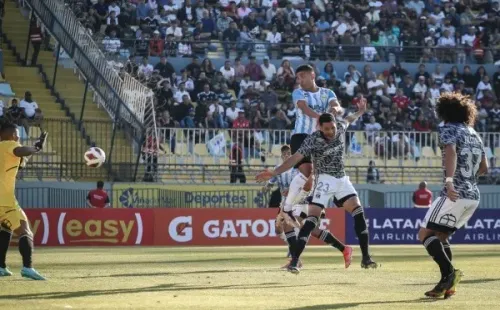 El momento del gol de Felipe Flores ante Colo Colo. (Agencia Uno).
