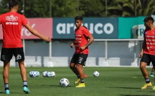 Lucas Assadi vivió el último entrenamiento de la Roja Sub 20 durante la mañana del domingo y tras eso partieron a Colombia para jugar el Sudamericano. | Foto: Instagram