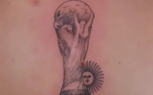 El tatuaje de la discordia de Pezzella
